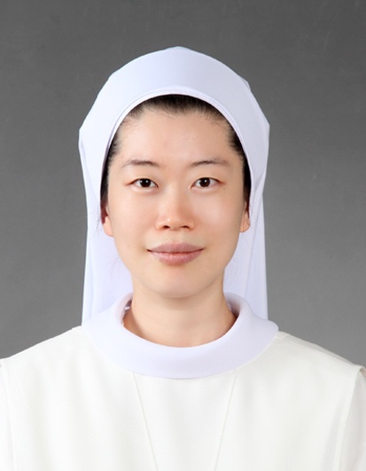 신콘스탄자수녀님.jpg